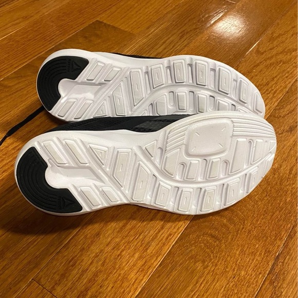 Reebok Running Shoes - Ladies size 6 - Picture 3 of 5